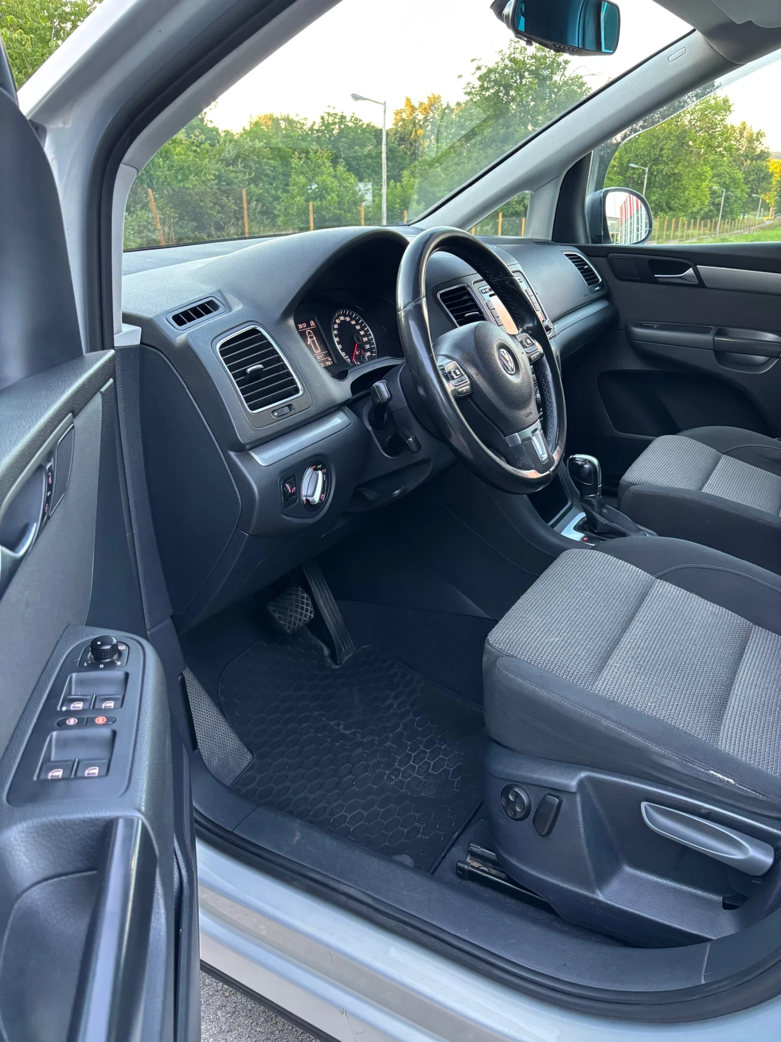 VW Sharan 2.0 tdi avtomatik 6+ 1 , снимка 9 - Автомобили и джипове - 54983242