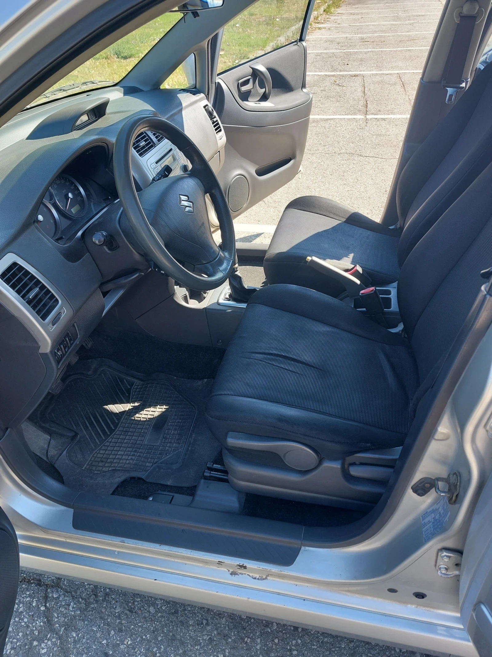 Suzuki Liana, снимка 5 - Автомобили и джипове - 55266929