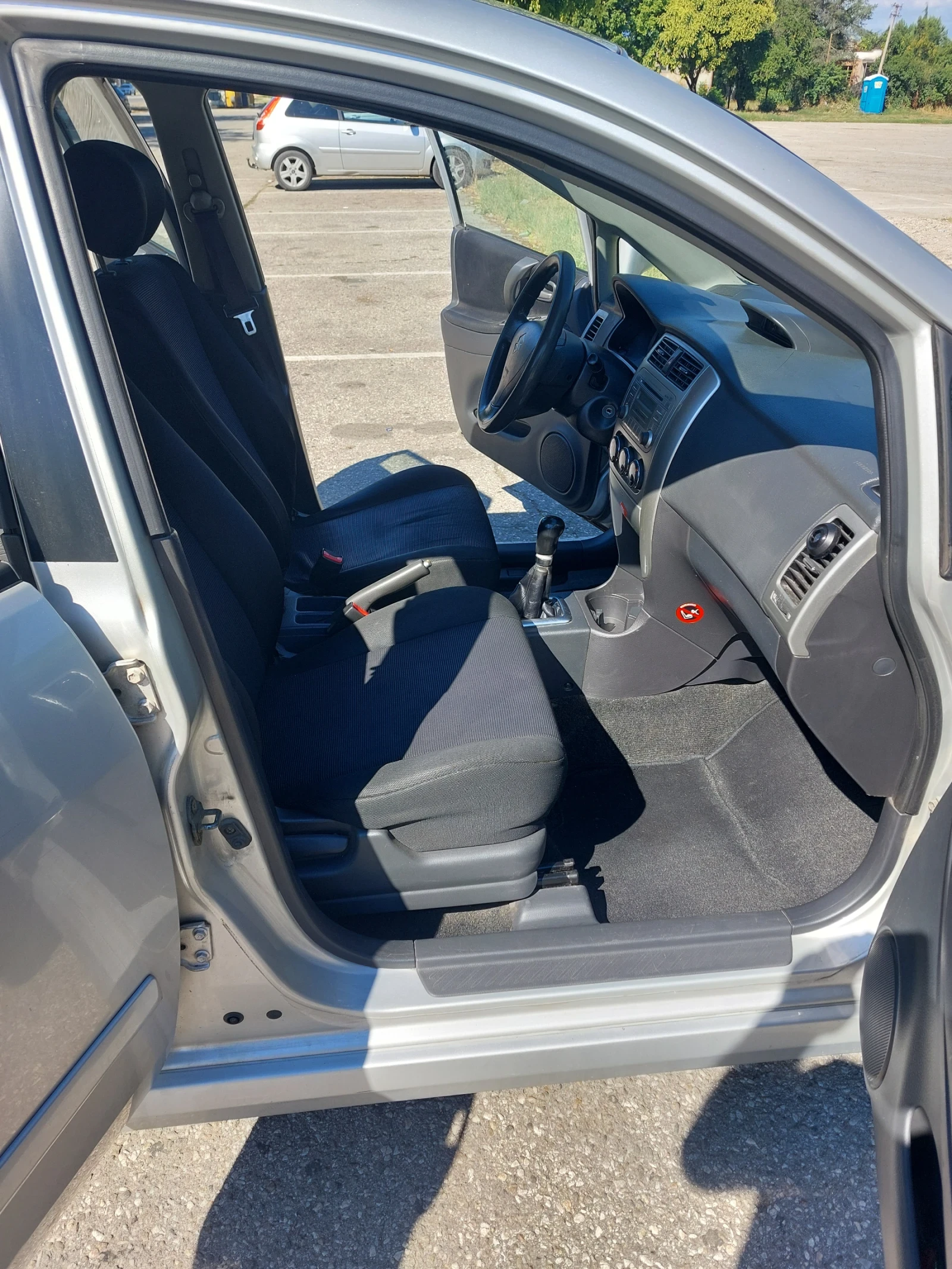 Suzuki Liana, снимка 9 - Автомобили и джипове - 55266929