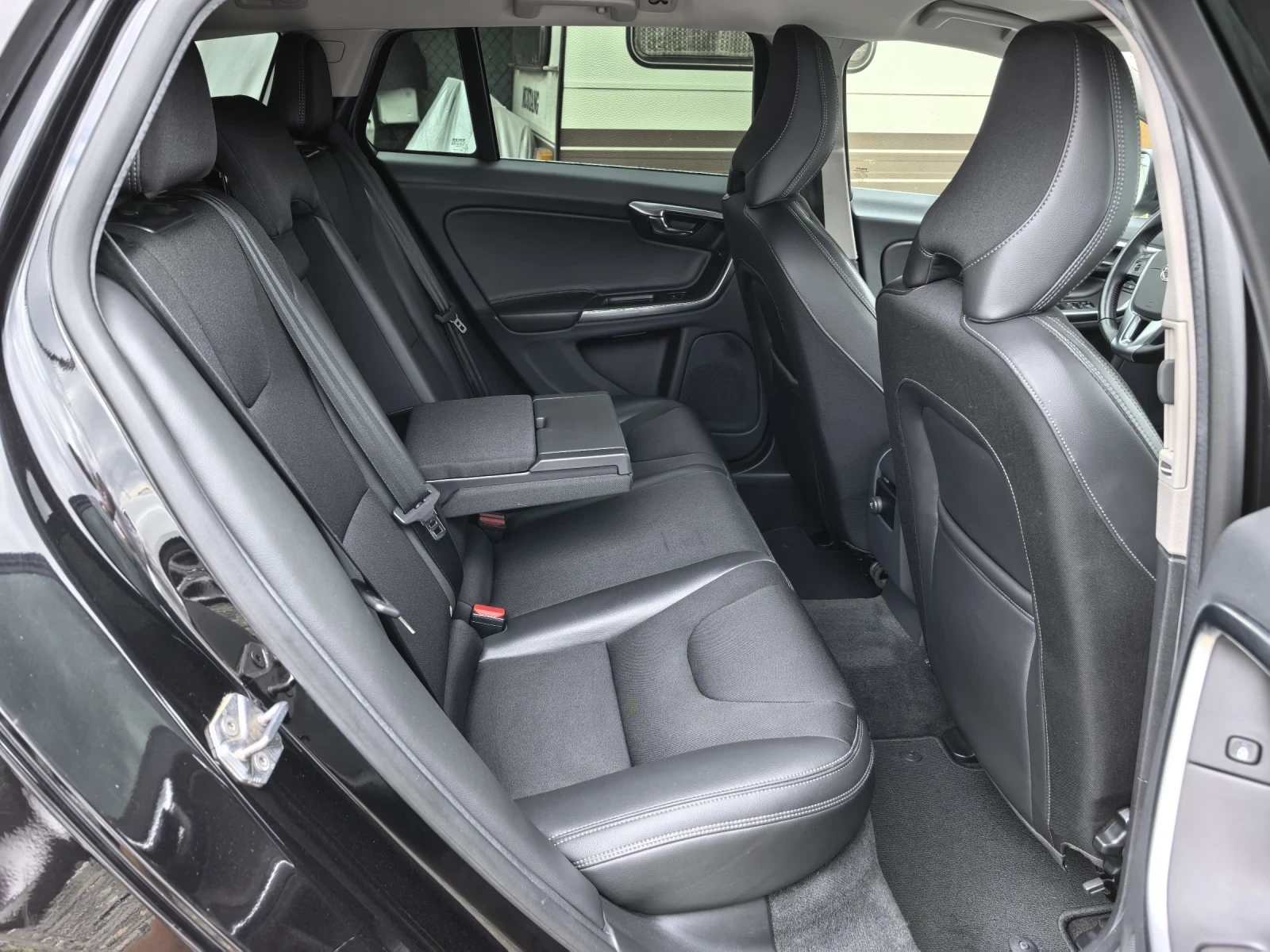 Volvo V60 2.0D4 190hp Oversta Edition 15.02.2017г, снимка 9 - Автомобили и джипове - 55423110