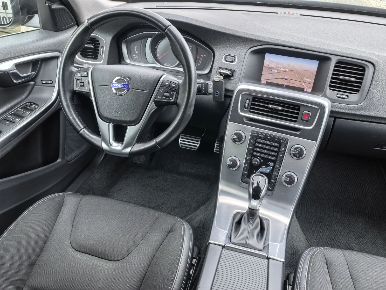 Volvo V60 2.0D4 190hp Oversta Edition 15.02.2017г, снимка 10 - Автомобили и джипове - 55423110
