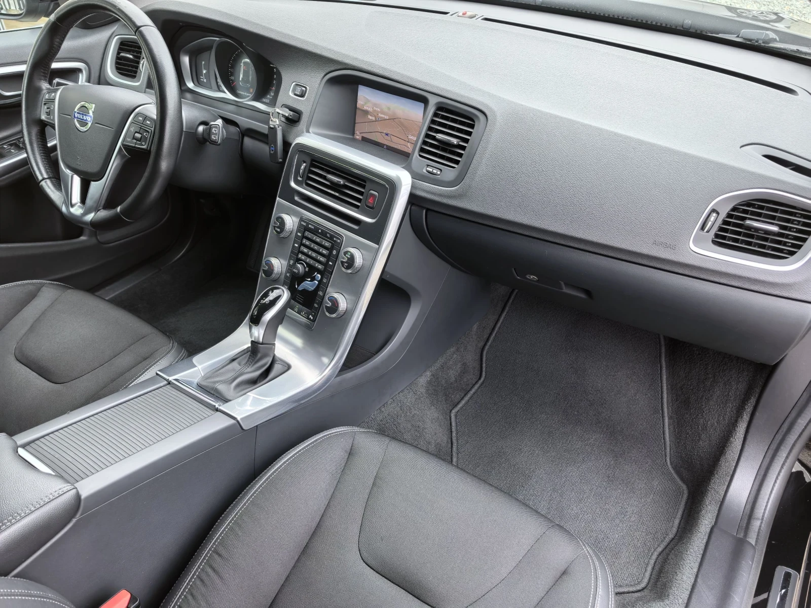 Volvo V60 2.0D4 190hp Oversta Edition 15.02.2017г, снимка 12 - Автомобили и джипове - 55423110