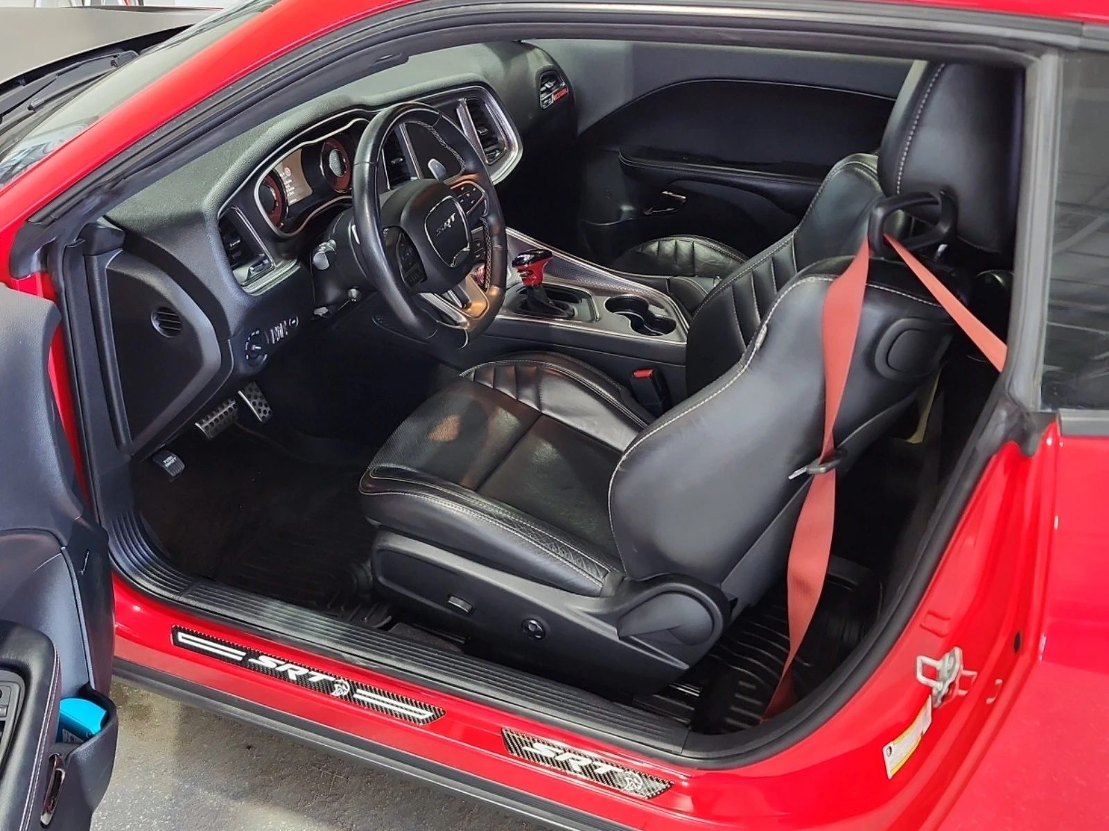 Dodge Challenger 6.2L 8cyl Rear Wheel Drive | Mobile.bg � ����������� 5