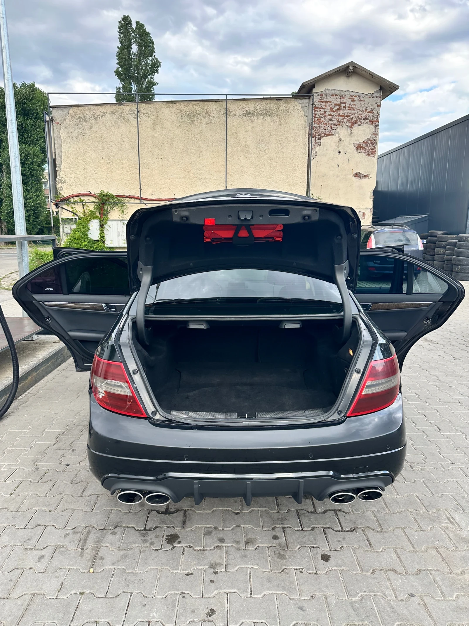 Mercedes-Benz C 350 4-matic, снимка 12 - Автомобили и джипове - 55511843