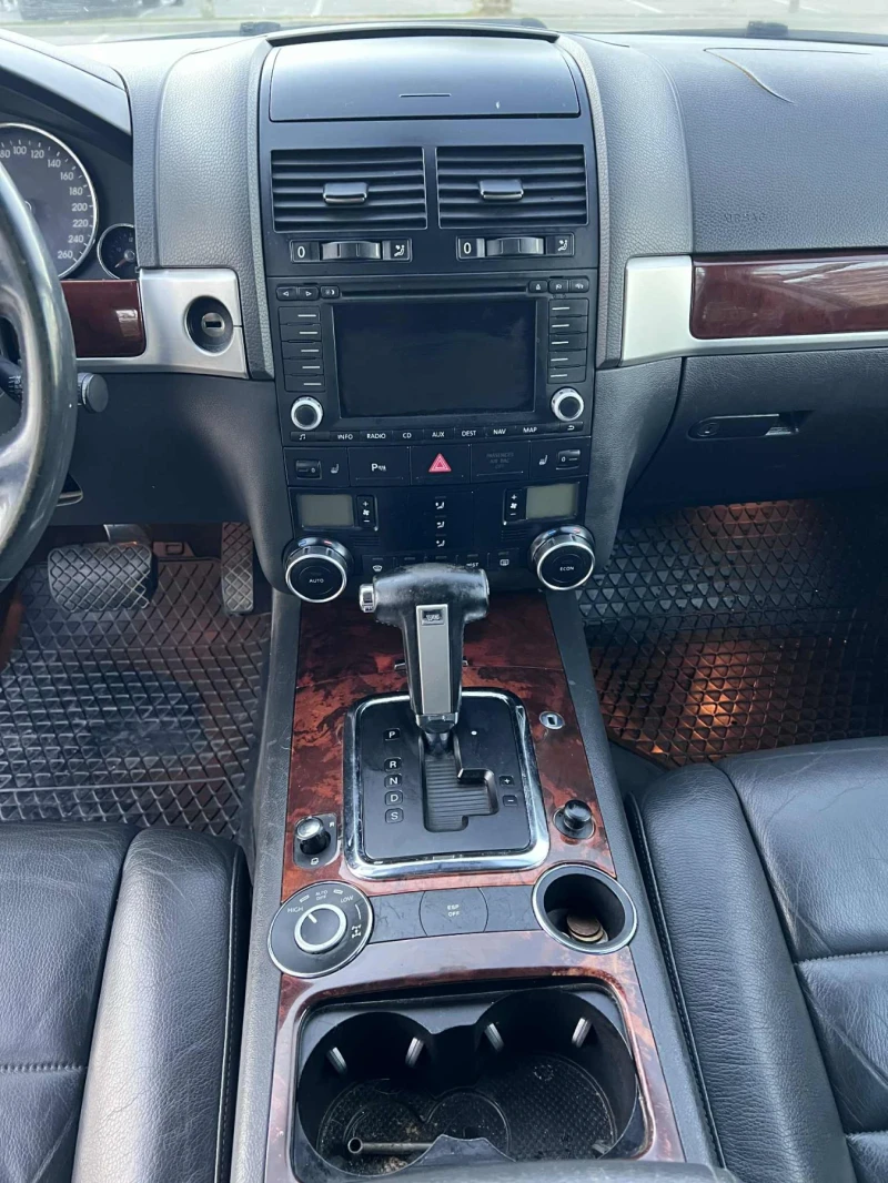 VW Touareg 3.0 diesel, снимка 13 - Автомобили и джипове - 52238372