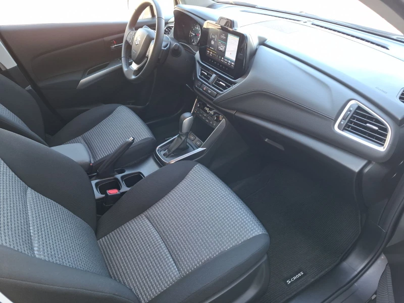 Suzuki SX4 S-Cross GL+ 2WD Hybrid 6AT, снимка 8 - Автомобили и джипове - 53259900