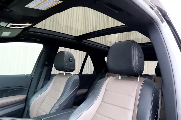 Mercedes-Benz GLE 350 AMG *  Loaded * CARFAX * АВТО КРЕДИТ * , снимка 15 - Автомобили и джипове - 54812430