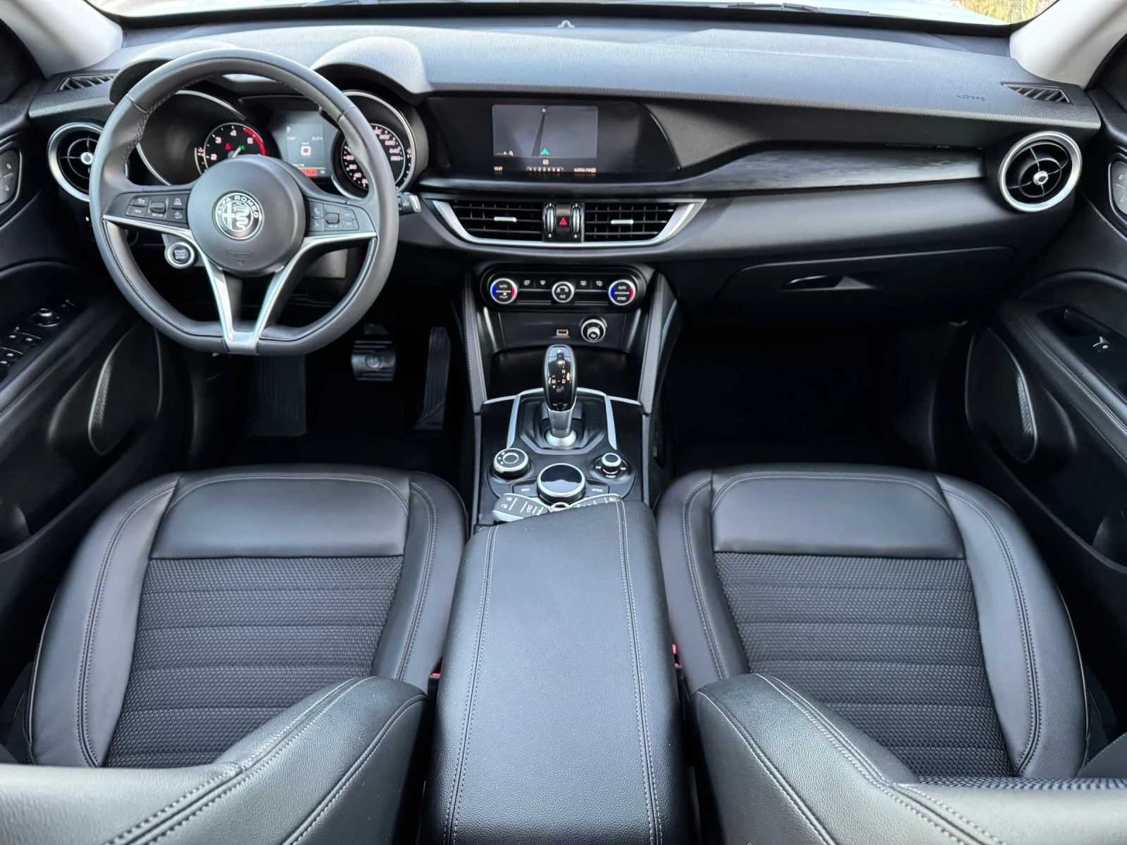 Alfa Romeo Stelvio 2.2D / Q4 / FULL / 4X4 / DISTRONIC / KOJA / CAMERA - изображение 9