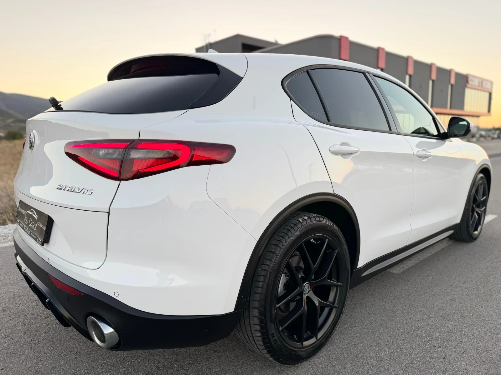 Alfa Romeo Stelvio 2.2D / Q4 / FULL / 4X4 / DISTRONIC / KOJA / CAMERA - изображение 7
