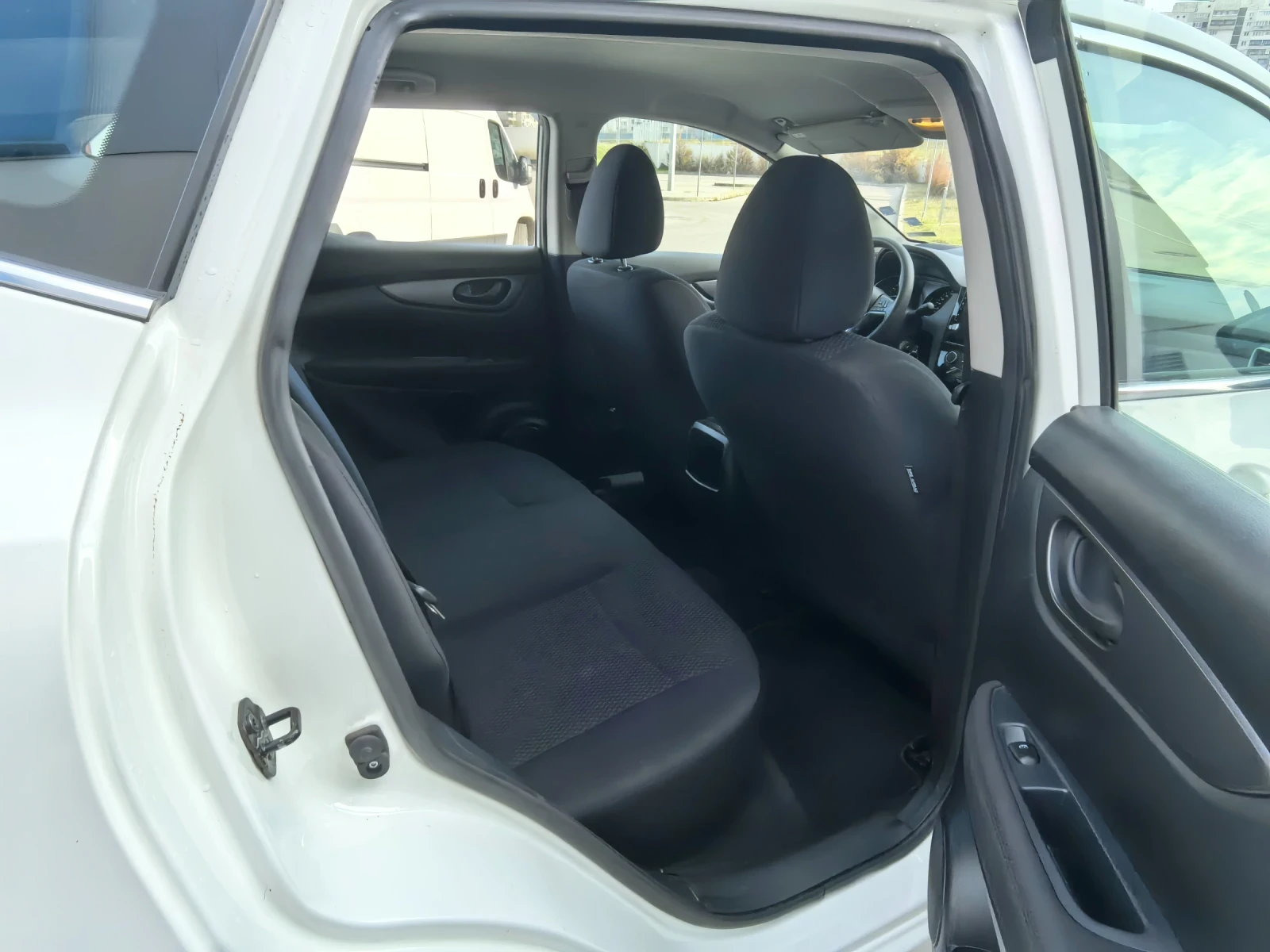 Nissan Qashqai 1.2, снимка 6 - Автомобили и джипове - 53735754