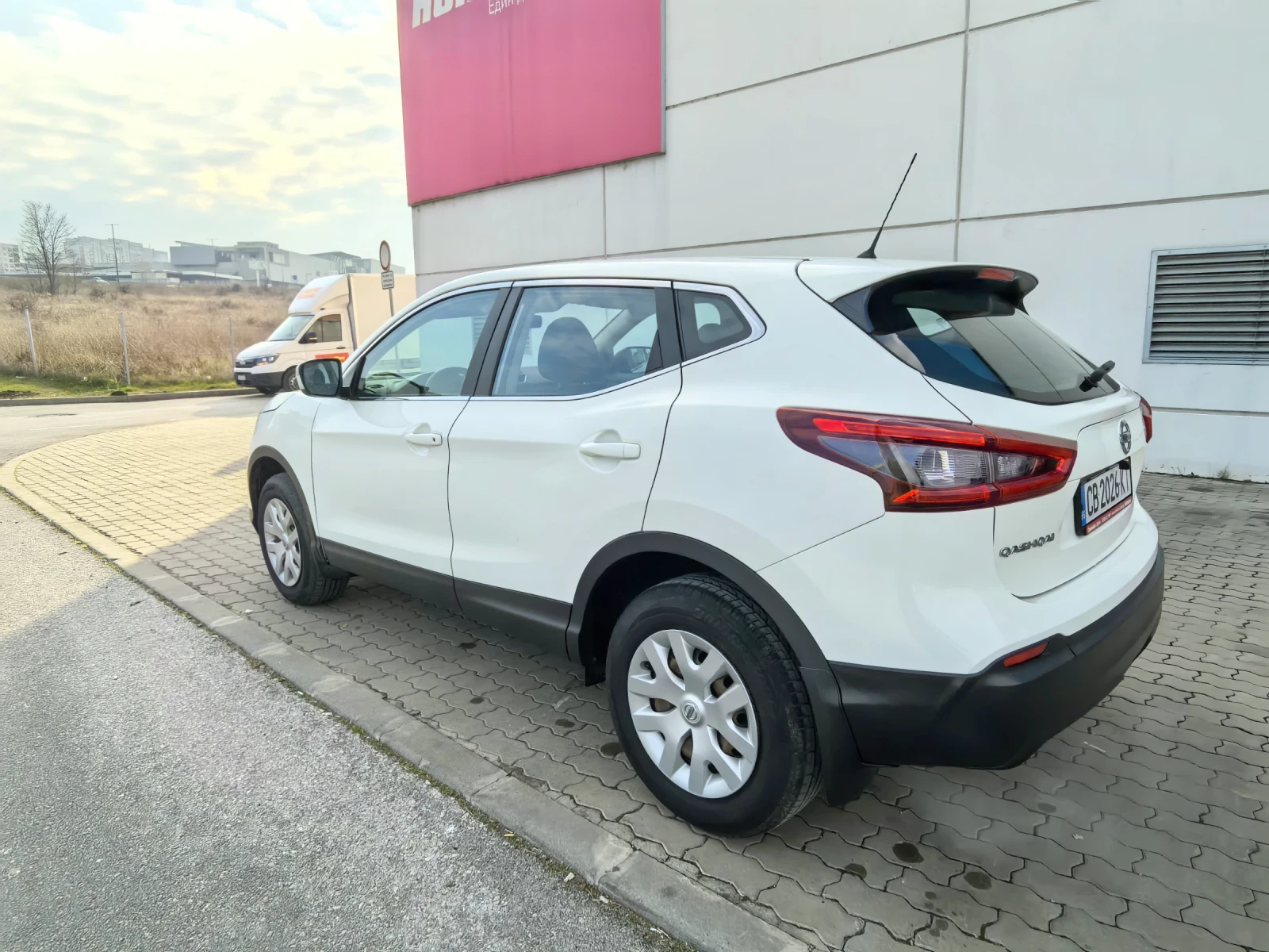 Nissan Qashqai 1.2, снимка 4 - Автомобили и джипове - 53735754
