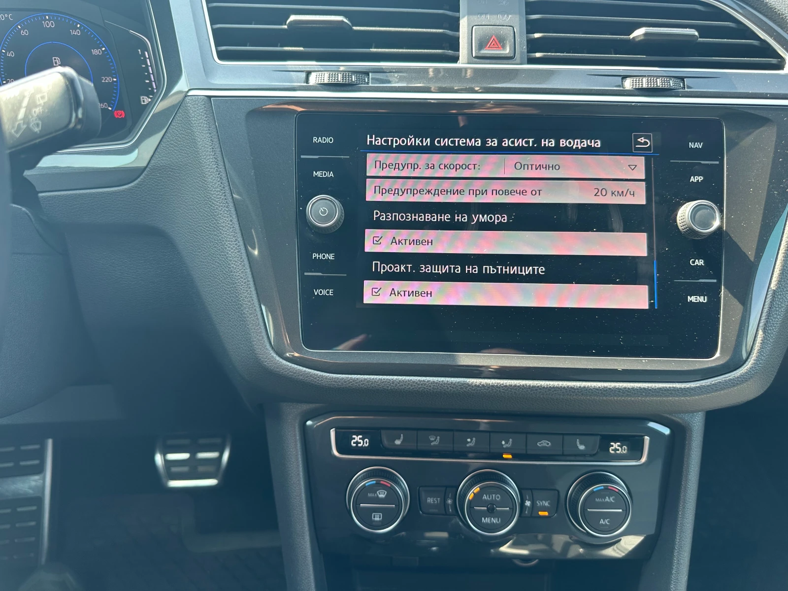 VW Tiguan R-Line 2.0 TSI 4Motion DSG, снимка 16 - Автомобили и джипове - 53923986