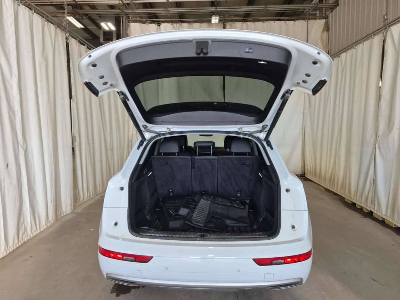 Audi Q5 Technik/CARFAX/ДИСТРОНИК/360 КАМ/ПАНО/2 КЛЮЧА, снимка 15 - Автомобили и джипове - 54373044