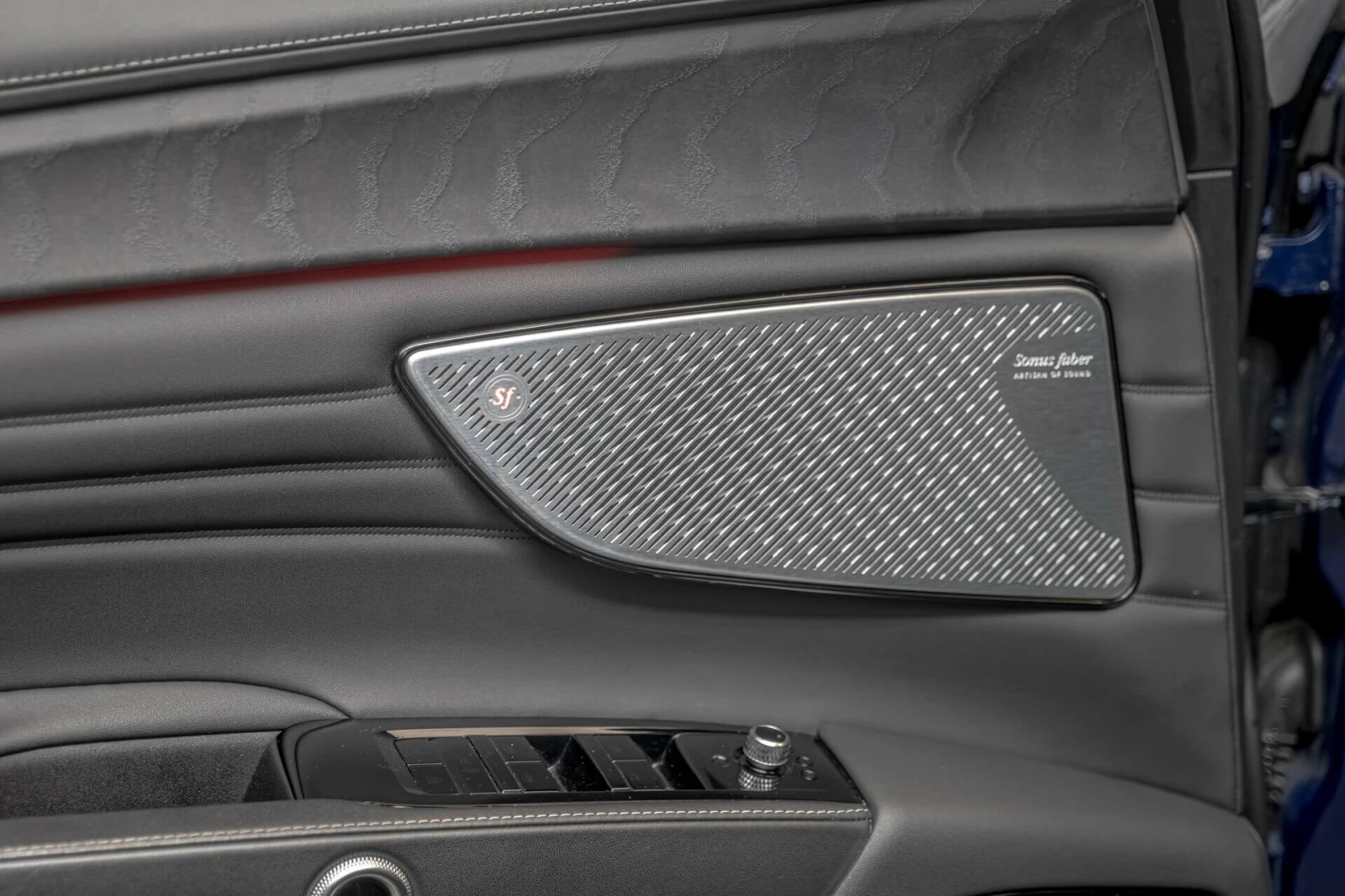 Maserati Grecale GT/Sonus Faber/HuD/Камера 360/Ambient/PDC/F1/, снимка 8 - Автомобили и джипове - 54458940