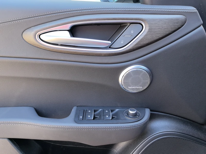 Alfa Romeo Giulia TI 2.2 Diesel 210 hp AT8 Q4, снимка 16 - Автомобили и джипове - 52413254