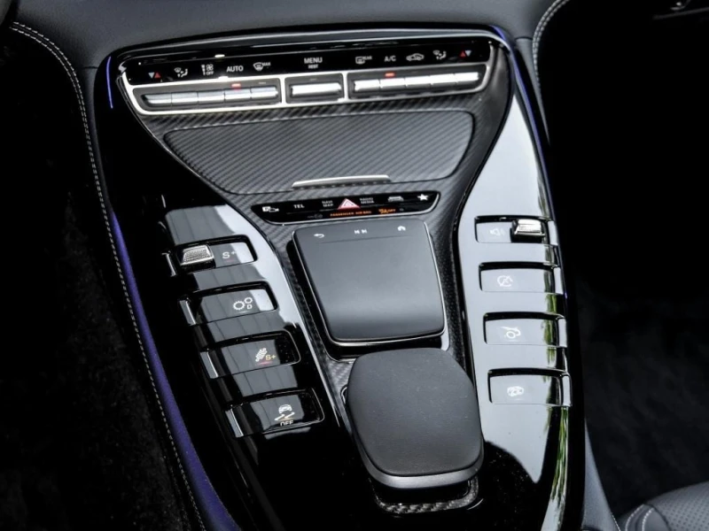 Mercedes-Benz AMG GT 53/4MATIC/CARBON/V8 STYLE/BURM/360/NIGHT/MULTIBEAM, снимка 15 - Автомобили и джипове - 51420705