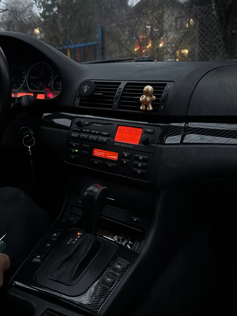 BMW 330, снимка 2 - Автомобили и джипове - 52680838