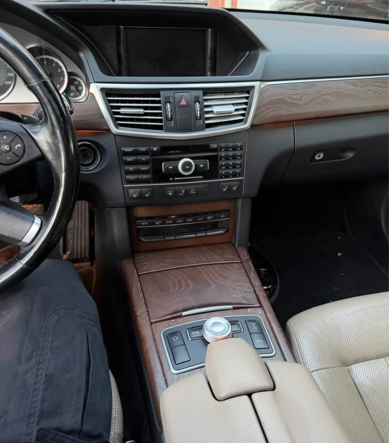 Mercedes-Benz E 500 4MATIC * * ОБДУХВАНЕ * * CARFAX * * АВТО КРЕДИТ * , снимка 7 - Автомобили и джипове - 52856041