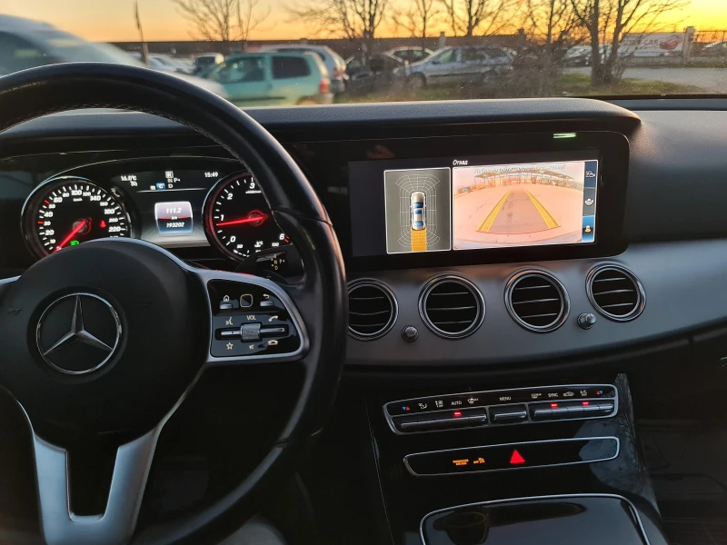 Mercedes-Benz E 220 ТОП ЦЕНА/AMG, снимка 15 - Автомобили и джипове - 53297767