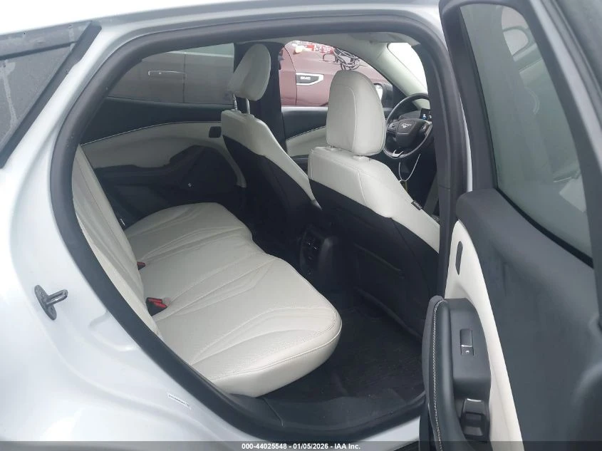 Ford Mustang Mach-E Premium RWD - изображение 8