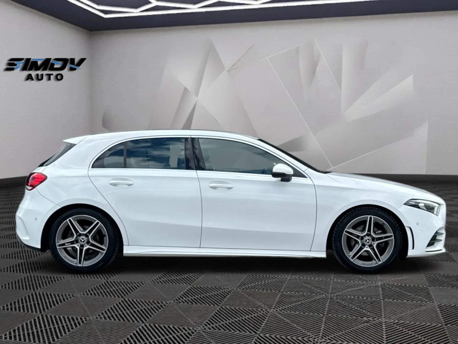 Mercedes-Benz A 180 AMG-PACKET ДИСТРОНИК НАВИГАЦИЯ КОЖА ПОДГРЕВ , снимка 6 - Автомобили и джипове - 54149555