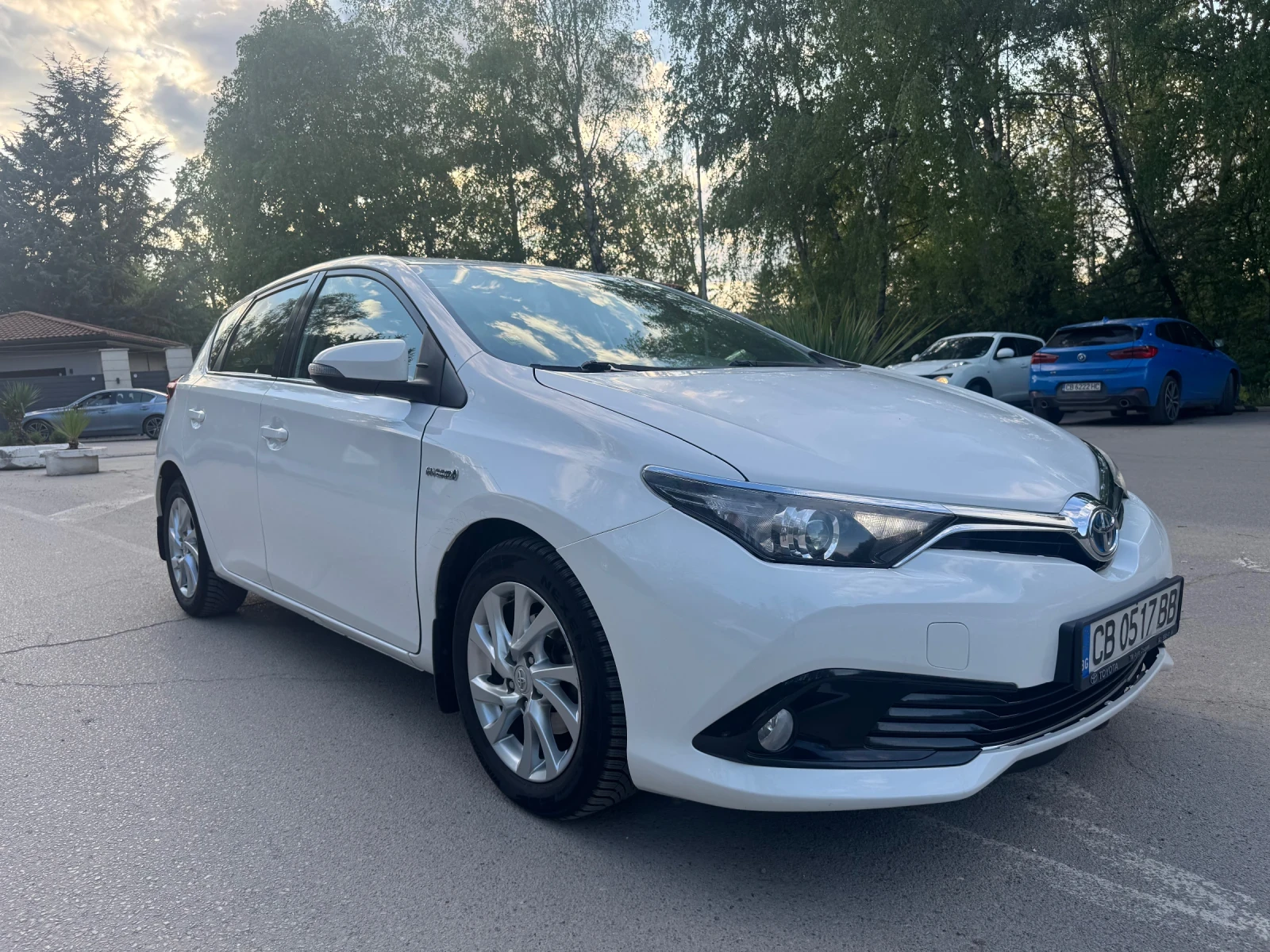 Toyota Auris 1.8 Hybrid, снимка 3 - Автомобили и джипове - 54443954