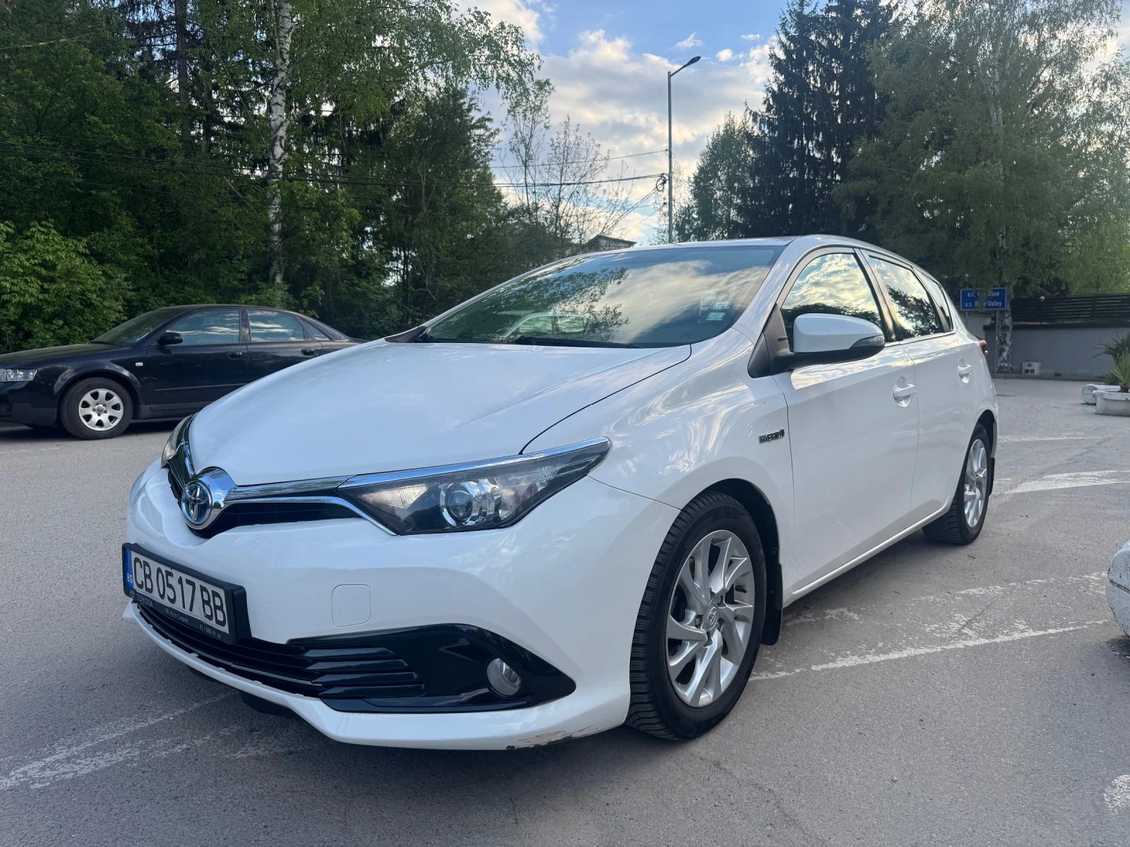 Toyota Auris 1.8 Hybrid, снимка 4 - Автомобили и джипове - 54443954
