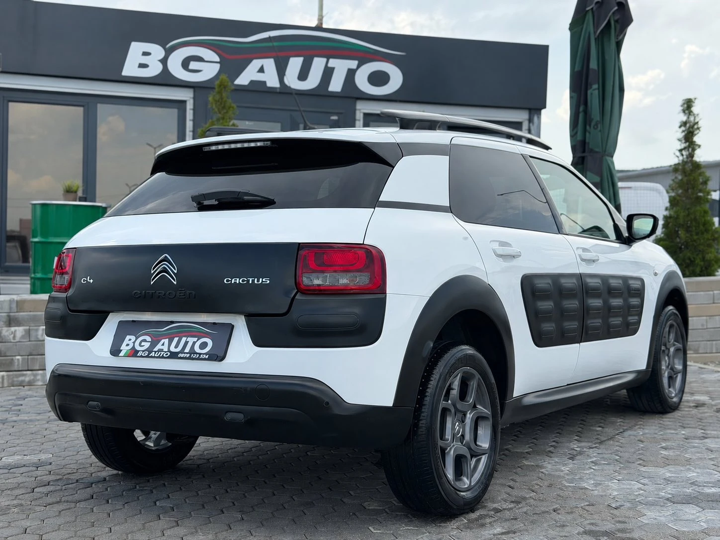 Citroen C4 Cactus * ИТАЛИЯ* АВТОМАТИК* SHINE* 1.6 BLUEHDI* EURO 6* , снимка 4 - Автомобили и джипове - 55123690