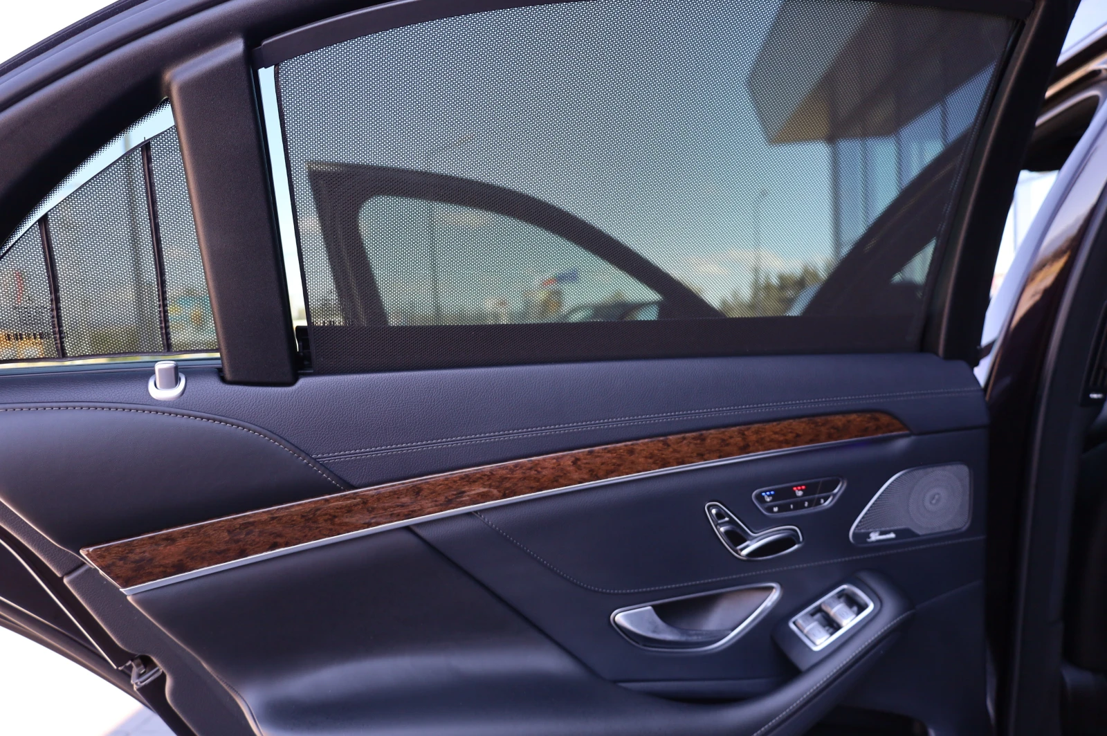 Mercedes-Benz S 350 4 MATIC* AMG* 3 TV* EXCLUSIVE* LONG* , снимка 16 - Автомобили и джипове - 55689149