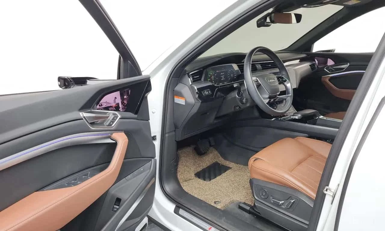 Audi E-Tron * 55 Quattro Premium * ЦЕНА ДО БГ, снимка 7 - Автомобили и джипове - 56260633