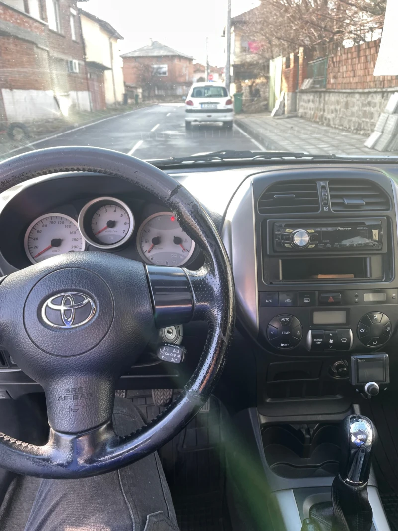 Toyota Rav4 2.0 D4D, снимка 6 - Автомобили и джипове - 48548598