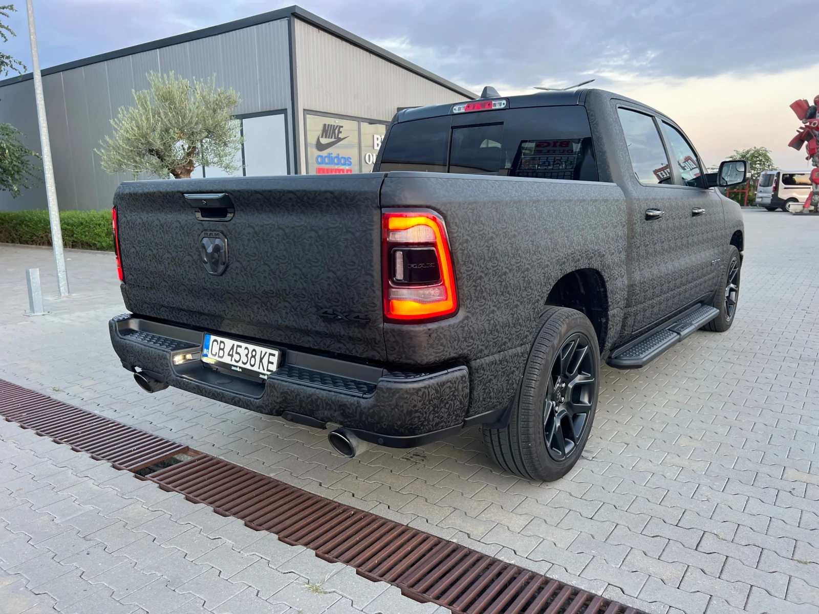 Dodge RAM 1500 RAM 1500 5.7 Night Edition НОВ 4000km без удари - изображение 3