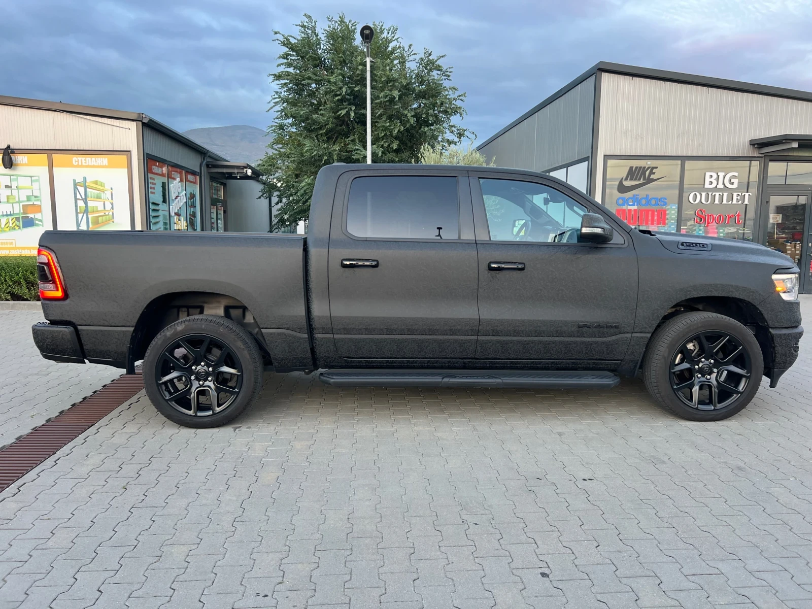 Dodge RAM 1500 RAM 1500 5.7 Night Edition НОВ 4000km без удари - изображение 4