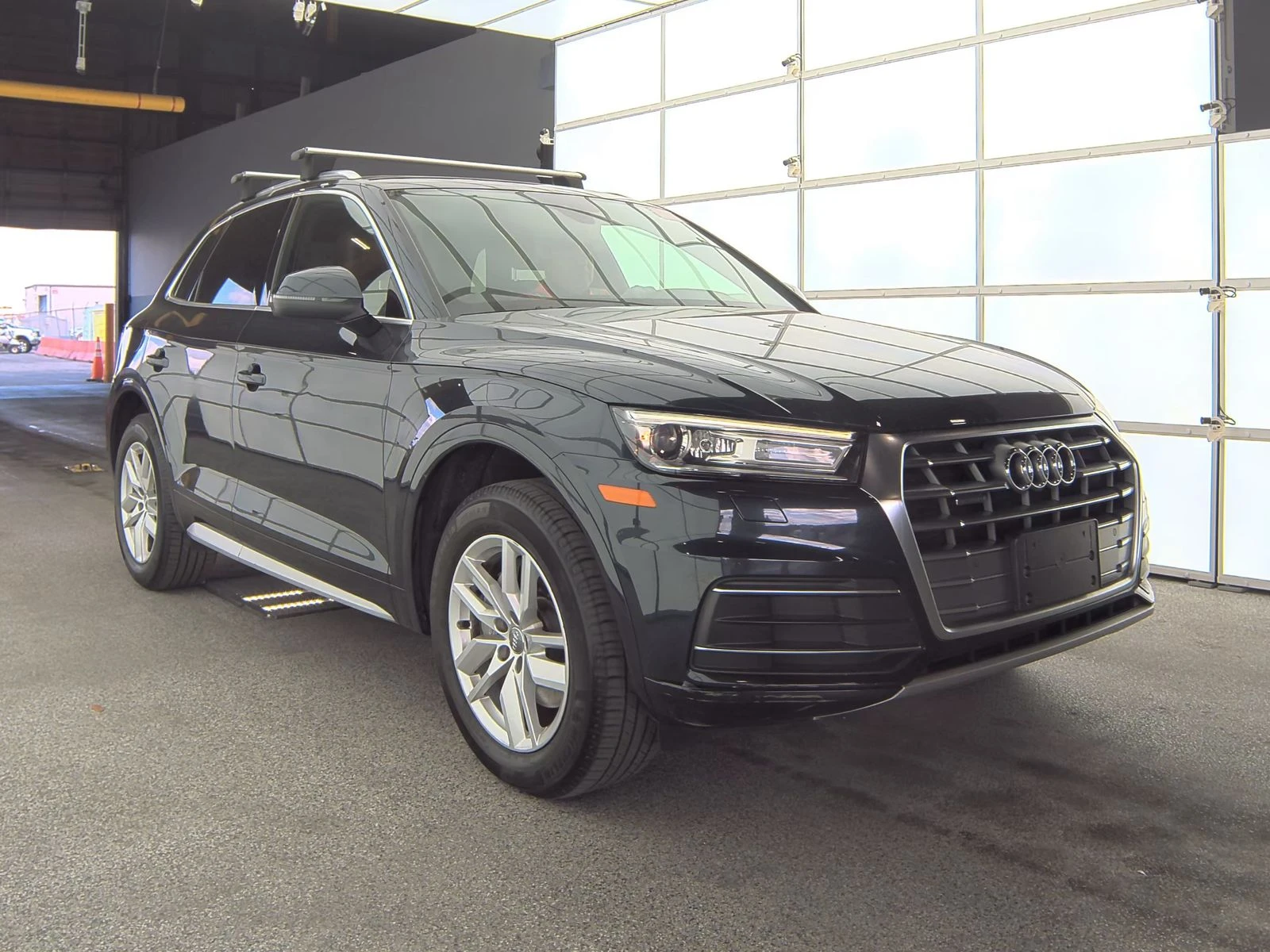 Audi Q5 Premium* Подгрев* М.Точка* 8ZF* Keyless* Пано*  - изображение 3