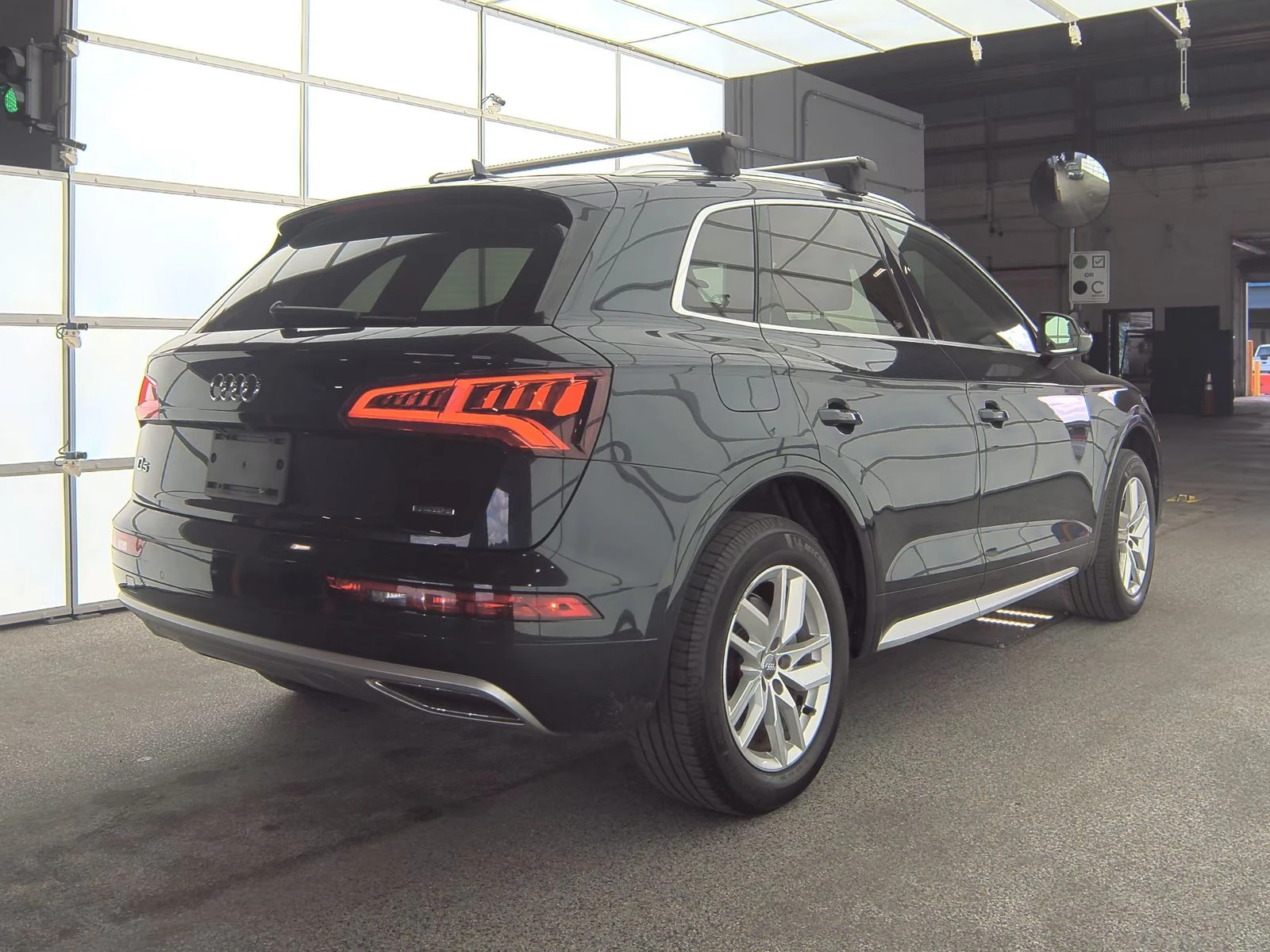 Audi Q5 Premium* Подгрев* М.Точка* 8ZF* Keyless* Пано*  - изображение 4