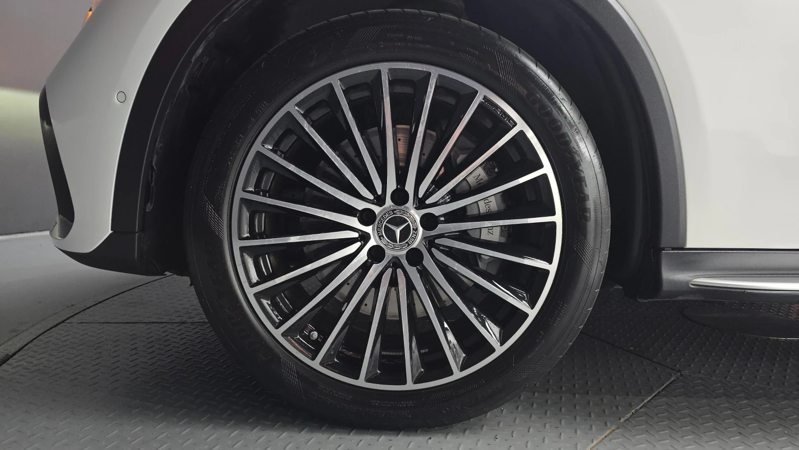 Mercedes-Benz GLC 300 AMG LINE 4MATIC* BURMESTER* HEAD-UP* DISTRONIC* 36, снимка 5 - Автомобили и джипове - 55224537