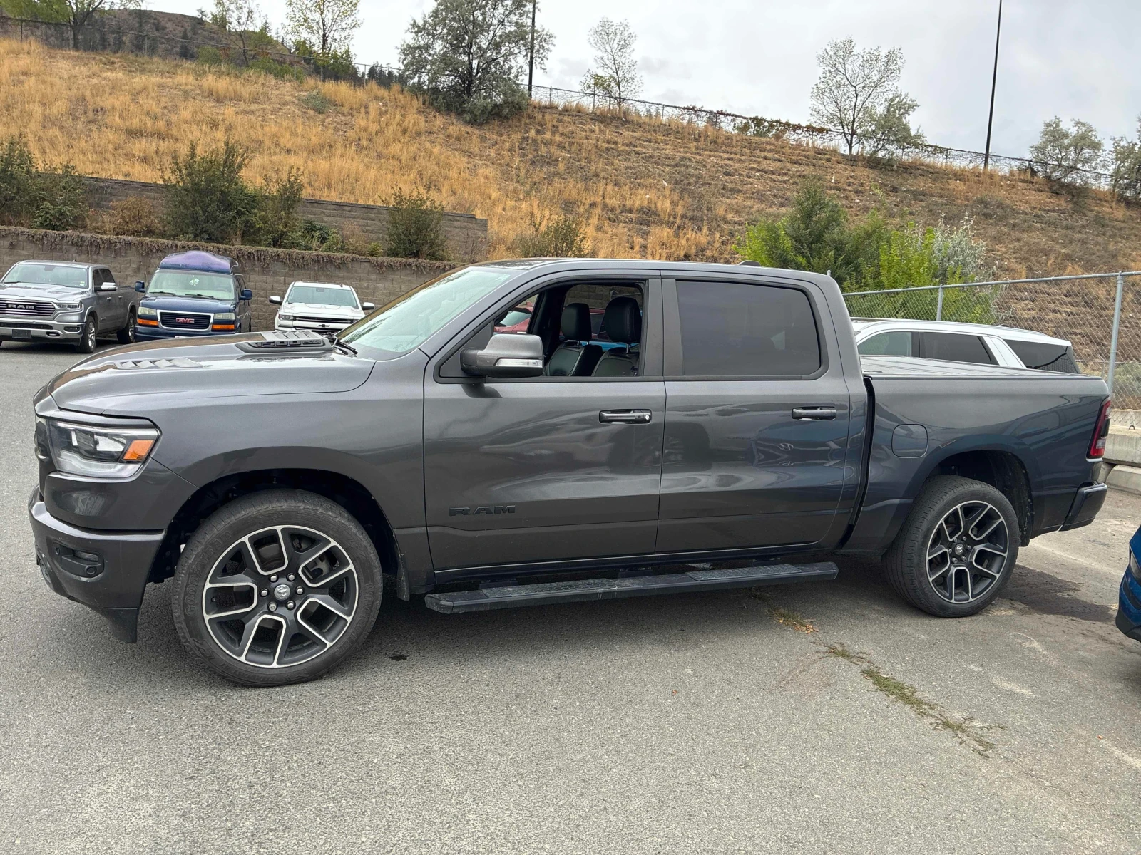 Dodge RAM 1500 * Sport * CARFAX * БЕЗ ПЪРВОНАЧАЛНА ВНОСКА, снимка 2 - Автомобили и джипове - 55948235