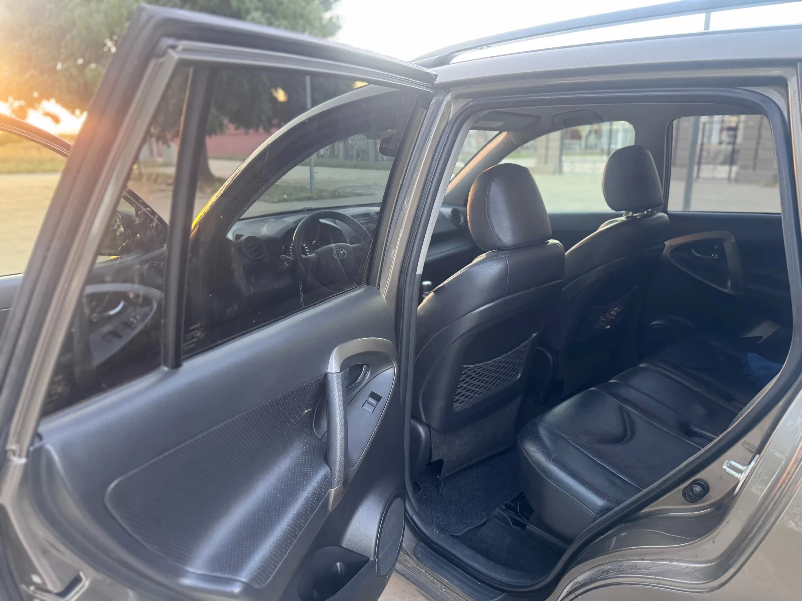 Toyota Rav4 2.2 150к.с D4D, снимка 12 - Автомобили и джипове - 56047502