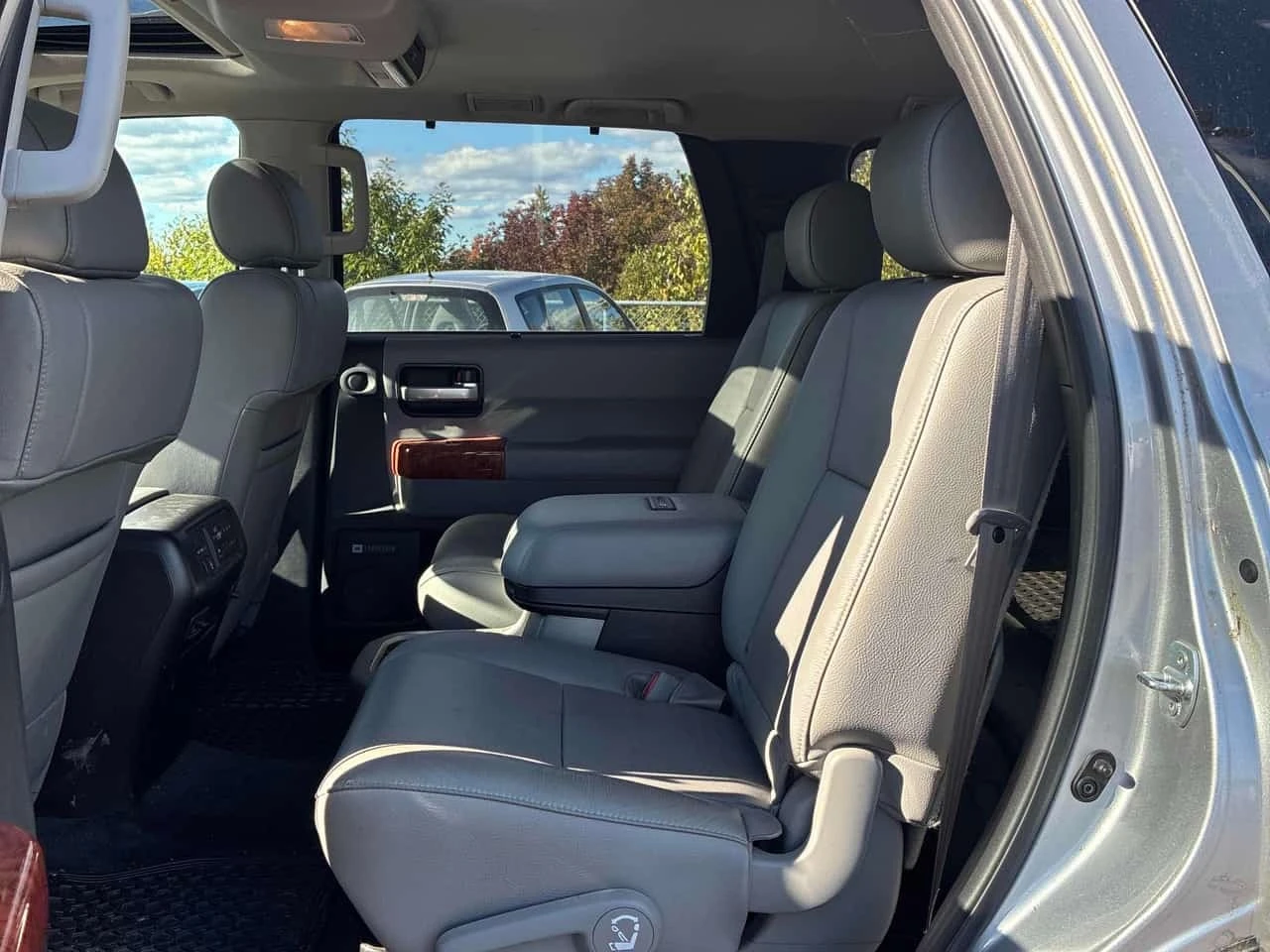 Toyota Sequoia * Platinum * АВТОКРЕДИТ БЕЗ ПЪРВОНАЧАЛНА ВНОСКА* , снимка 14 - Автомобили и джипове - 56205577