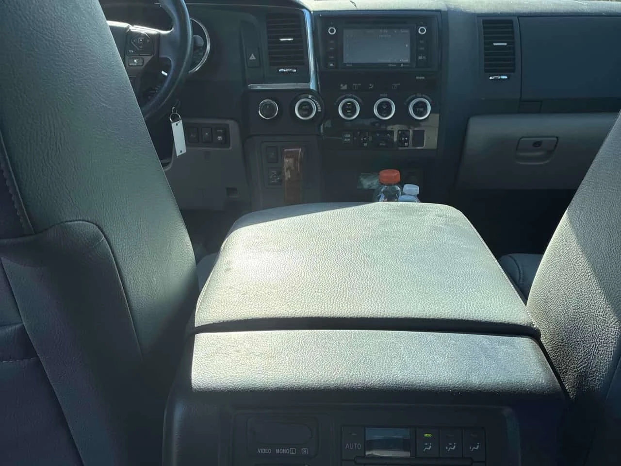 Toyota Sequoia * Platinum * АВТОКРЕДИТ БЕЗ ПЪРВОНАЧАЛНА ВНОСКА* , снимка 9 - Автомобили и джипове - 56205577