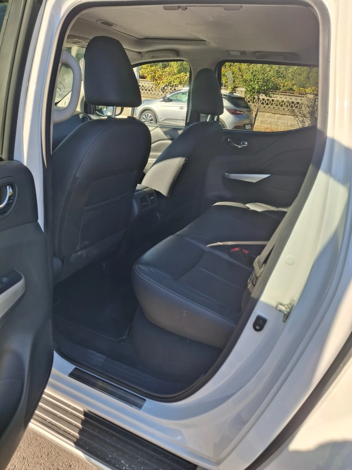 Nissan Navara 2.3d, снимка 2 - Автомобили и джипове - 56574094
