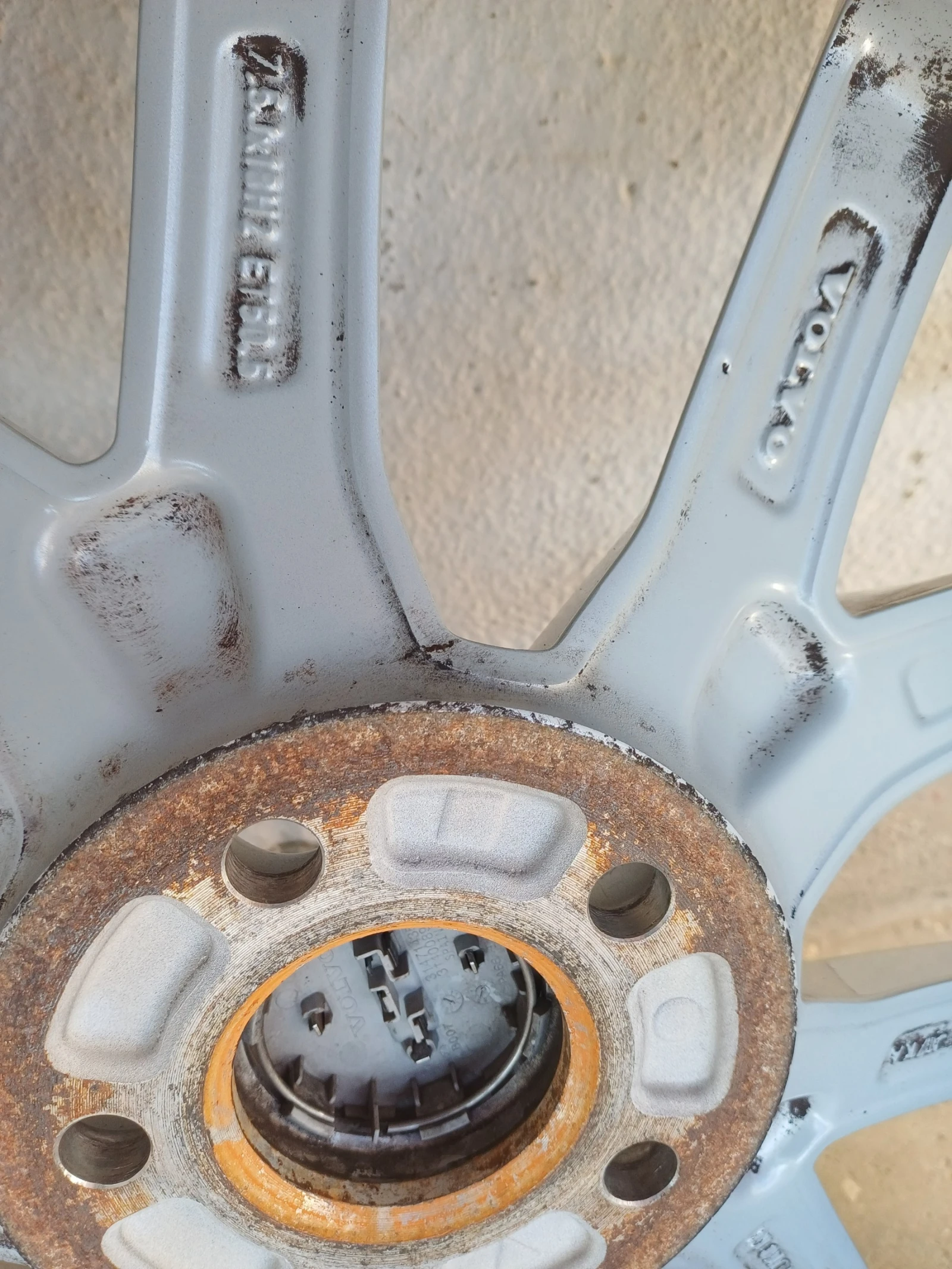 ���� � ������ 235/55R18 �� Volvo XC60 | Mobile.bg � ����������� 6