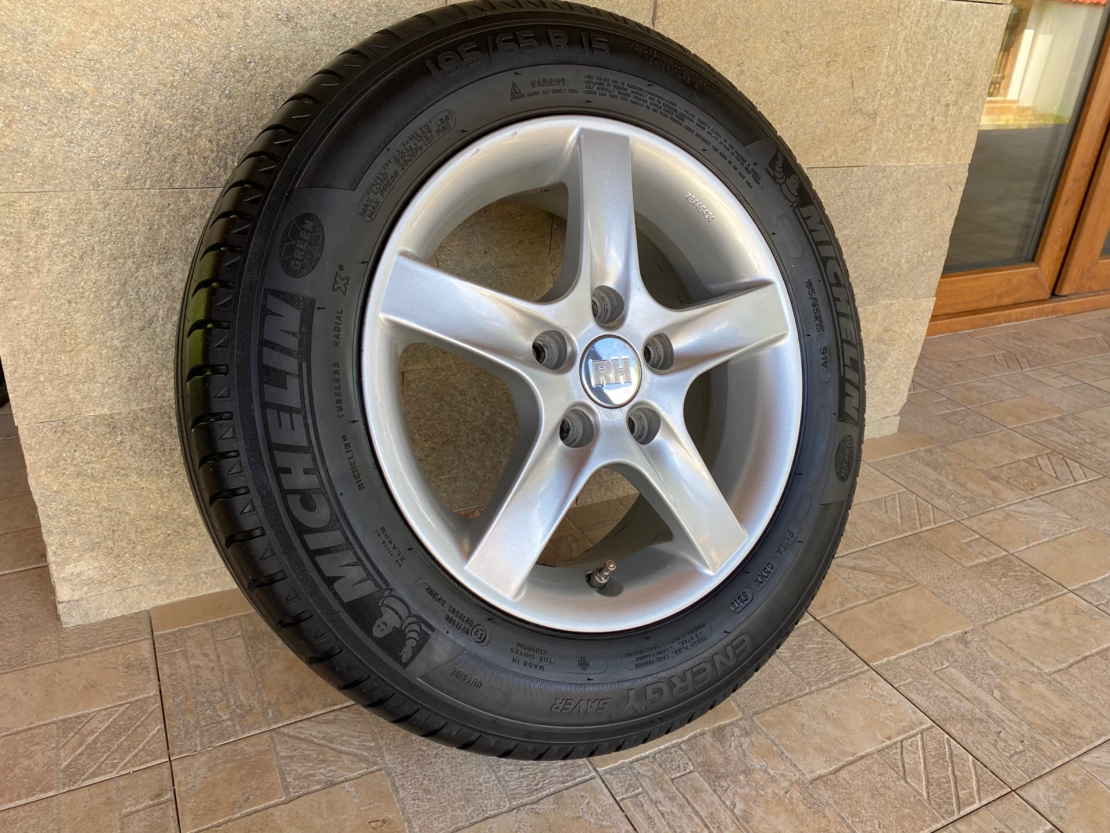 Гуми с джанти Michelin 195/65R15, снимка 5 - Гуми и джанти - 54542298