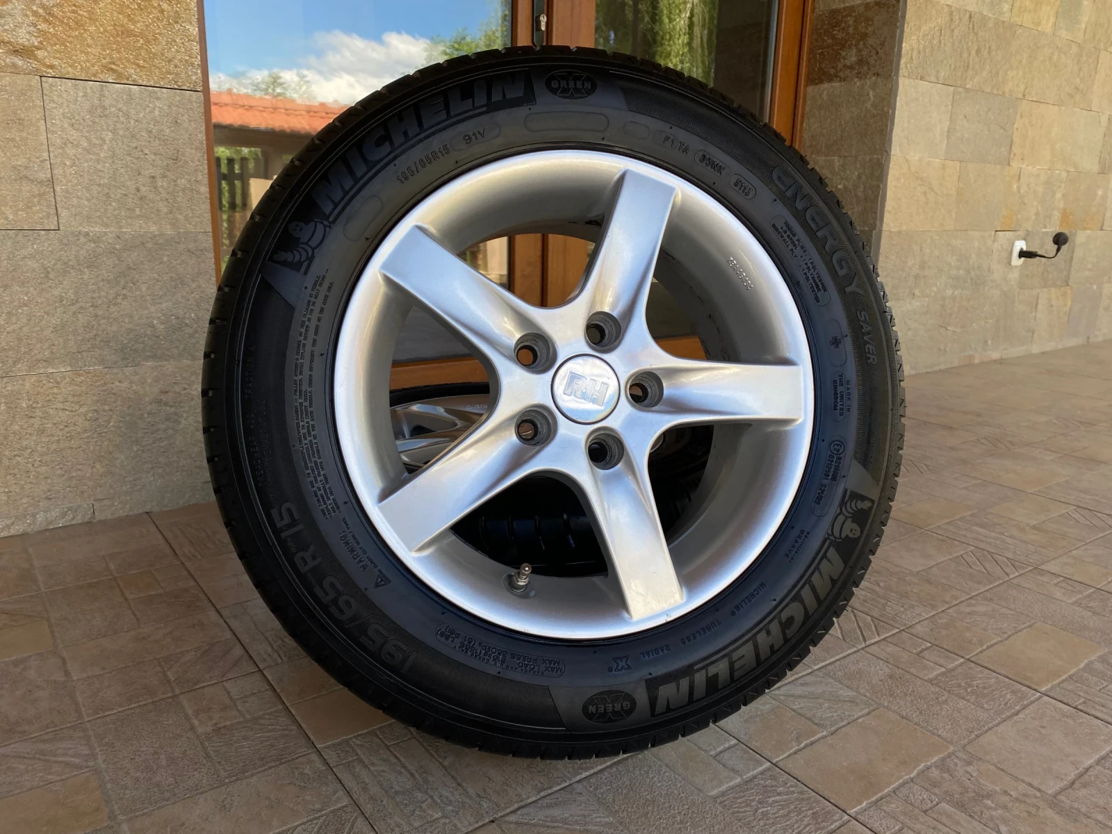 Гуми с джанти Michelin 195/65R15, снимка 7 - Гуми и джанти - 54542298