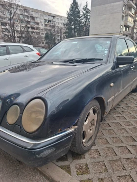 Mercedes-Benz E 200, снимка 1