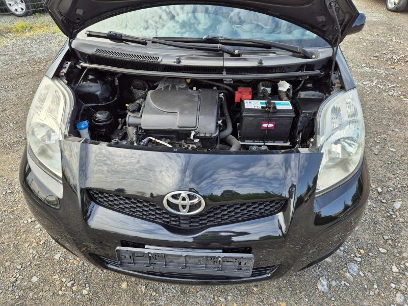 Toyota Yaris 1.0 VVT-i, снимка 15 - Автомобили и джипове - 39181552