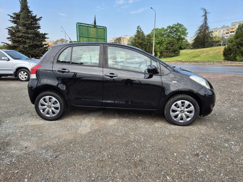 Toyota Yaris 1.0 VVT-i, снимка 6 - Автомобили и джипове - 39181552