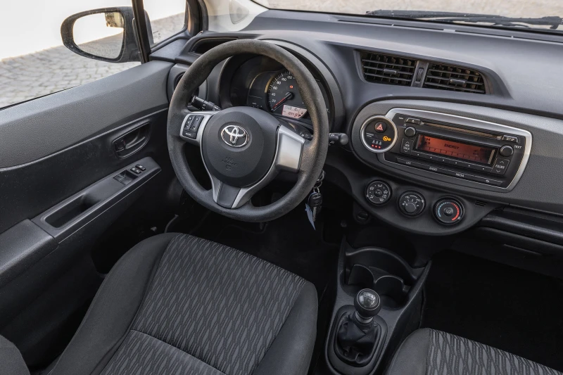 Toyota Yaris 1.3 VVT-i* ГАРАНЦИЯ* ЛИЗИНГ* , снимка 11 - Автомобили и джипове - 48154240