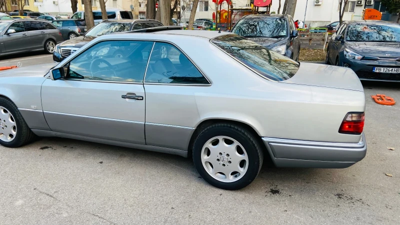 Mercedes-Benz E 200, снимка 4 - Автомобили и джипове - 48383740