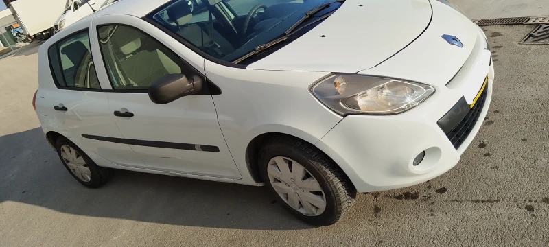 Renault Clio 1.2I, снимка 4 - Автомобили и джипове - 49199401